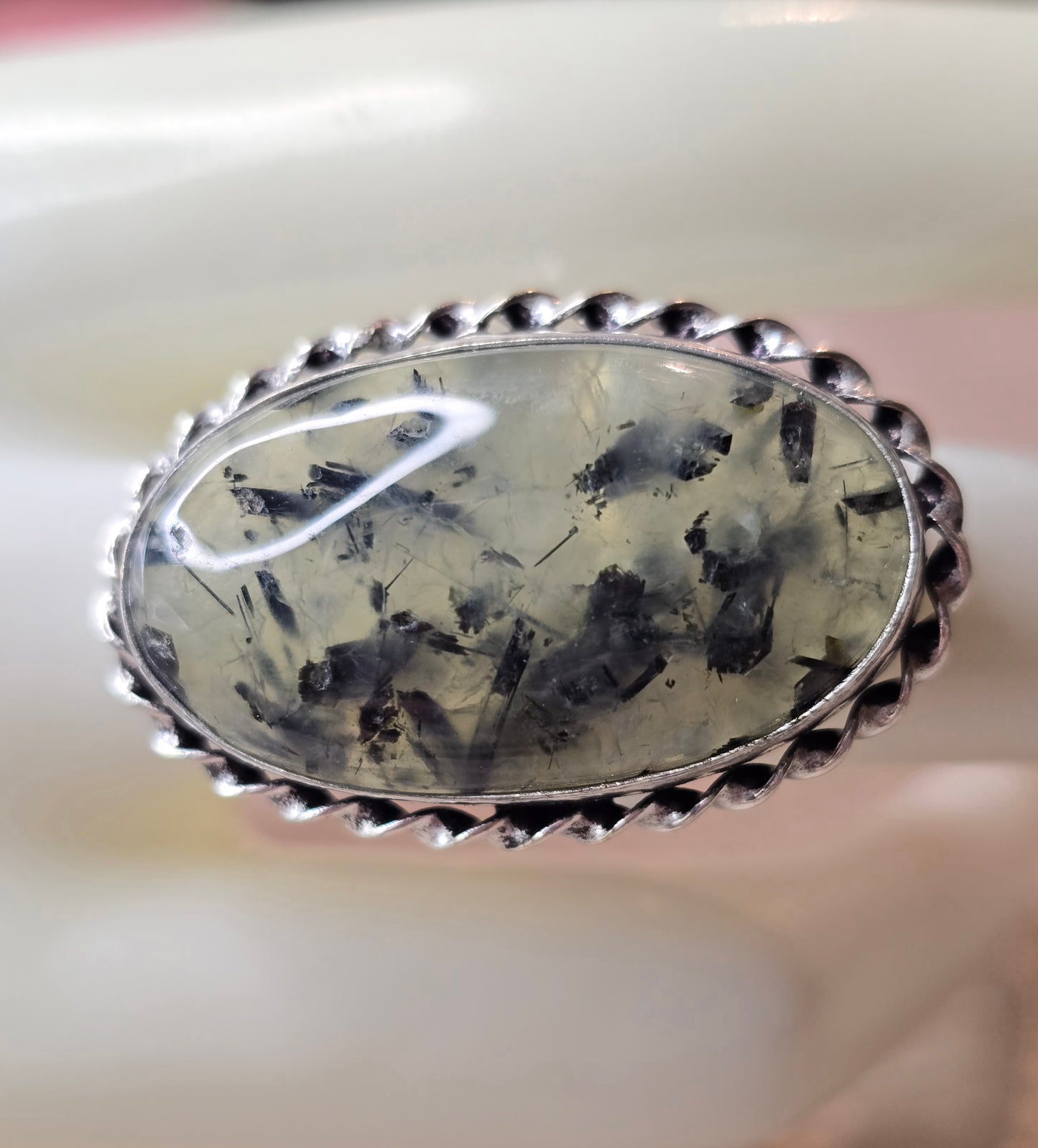 Drömkammaren – Prehnit Ring (Justerbar)