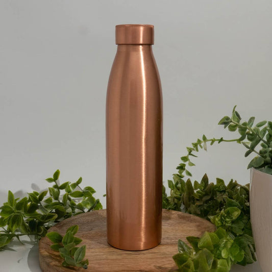 Handgjord kopparflaska med skruvkork – matt, ca 950 ml