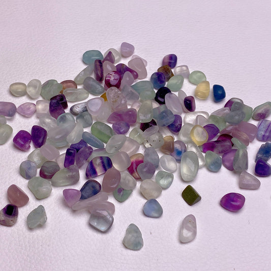 Regnbågsfluorit – högkvalitativa kristallchips, 50 g