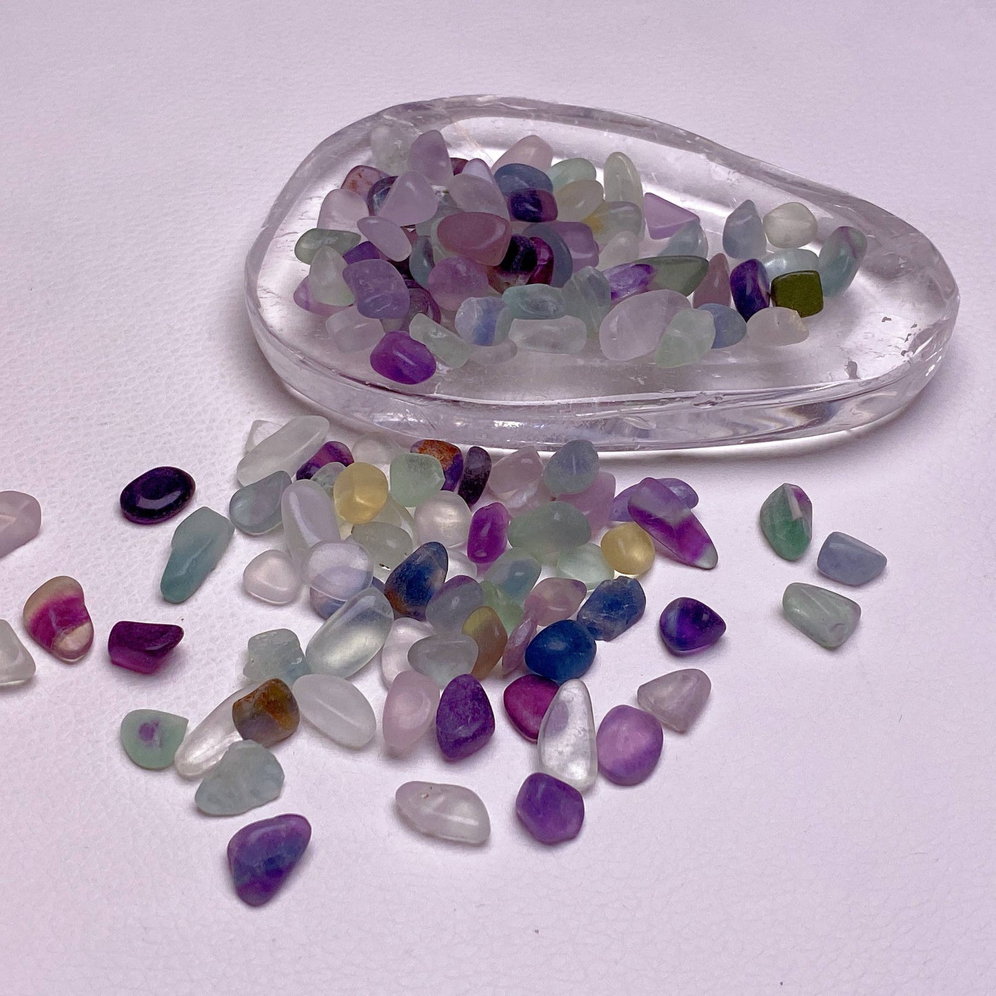 Regnbågsfluorit – högkvalitativa kristallchips, 50 g