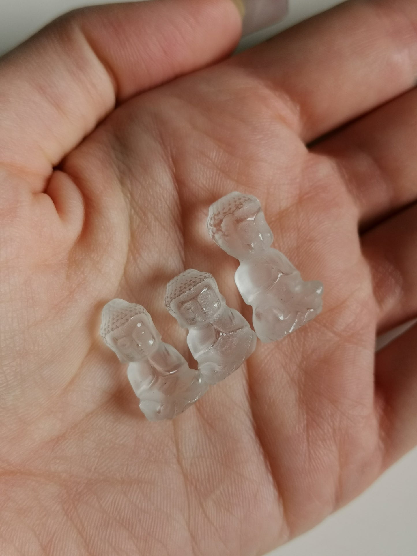 Mini Buddha i Bergkristall – Lugn, Visdom & Klarhet