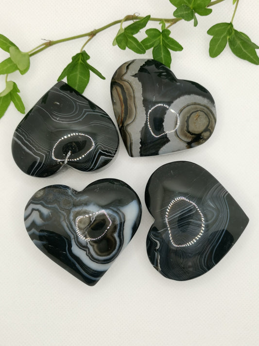 Svart Onyx Hjärta – Skydd, Styrka & Jordning