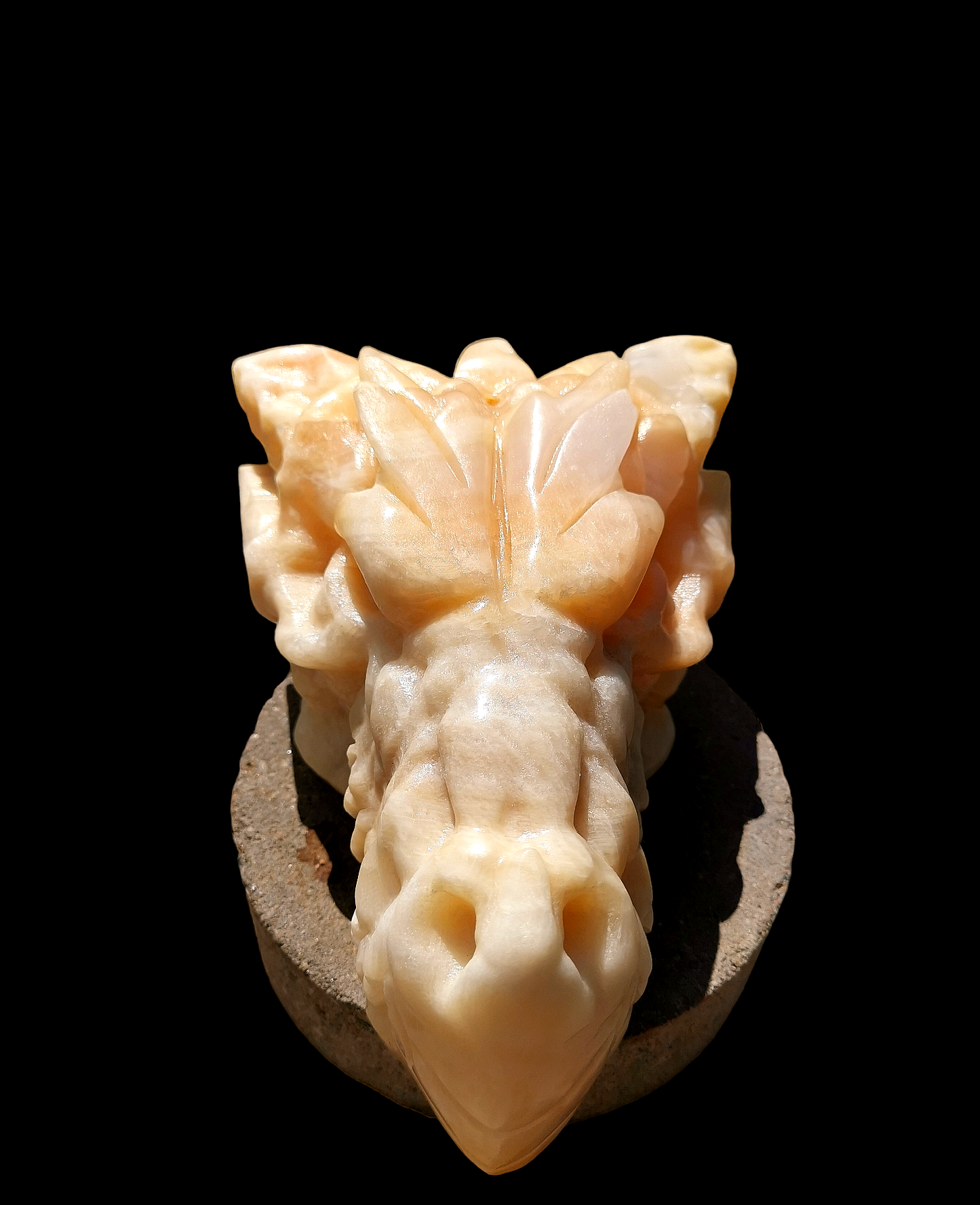 Drakskalle i orange kalcit