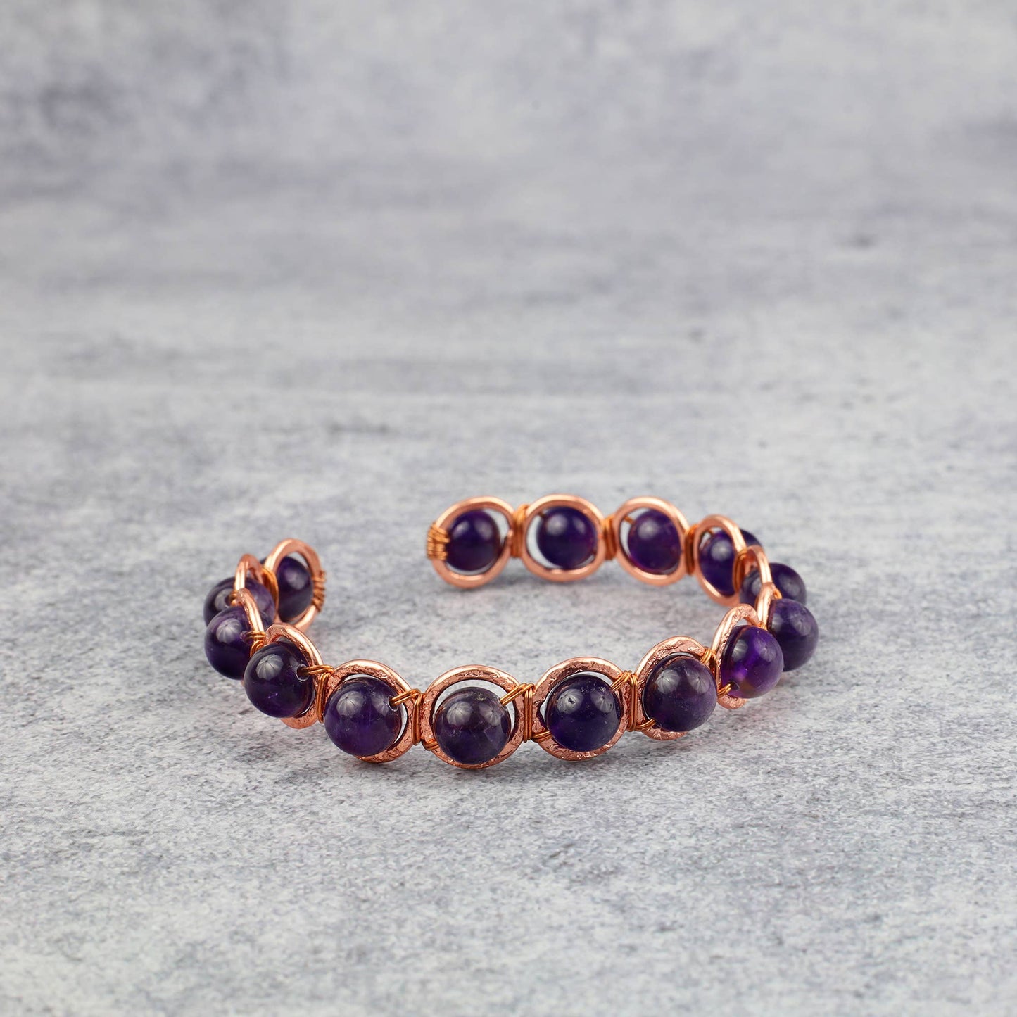 Armband i koppar och ametistkristall