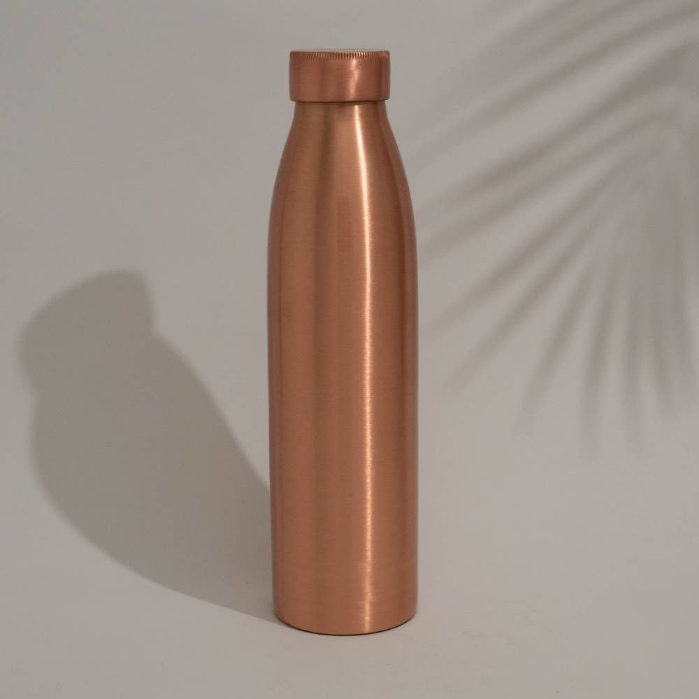 Handgjord kopparflaska med skruvkork – matt, ca 950 ml