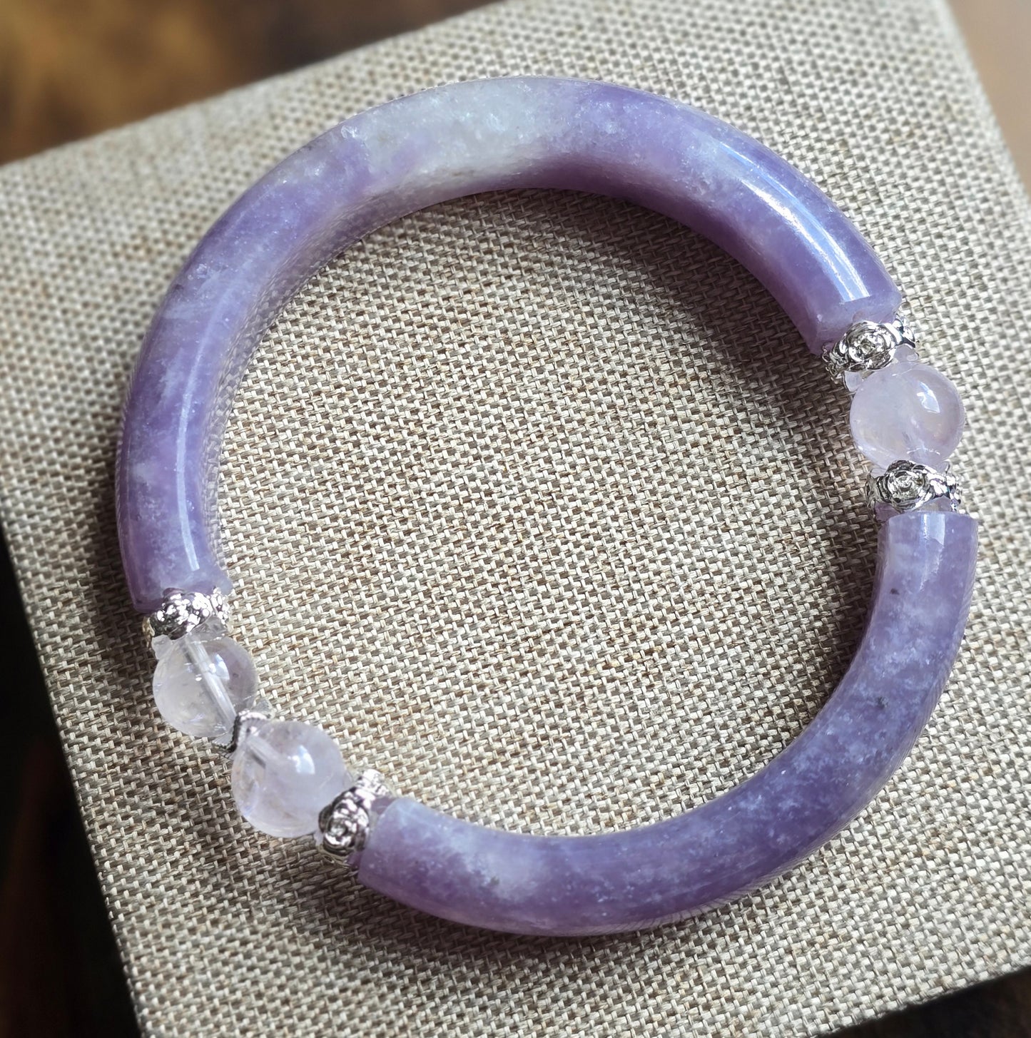 Half Bangle – Lepidolit med klar kvarts