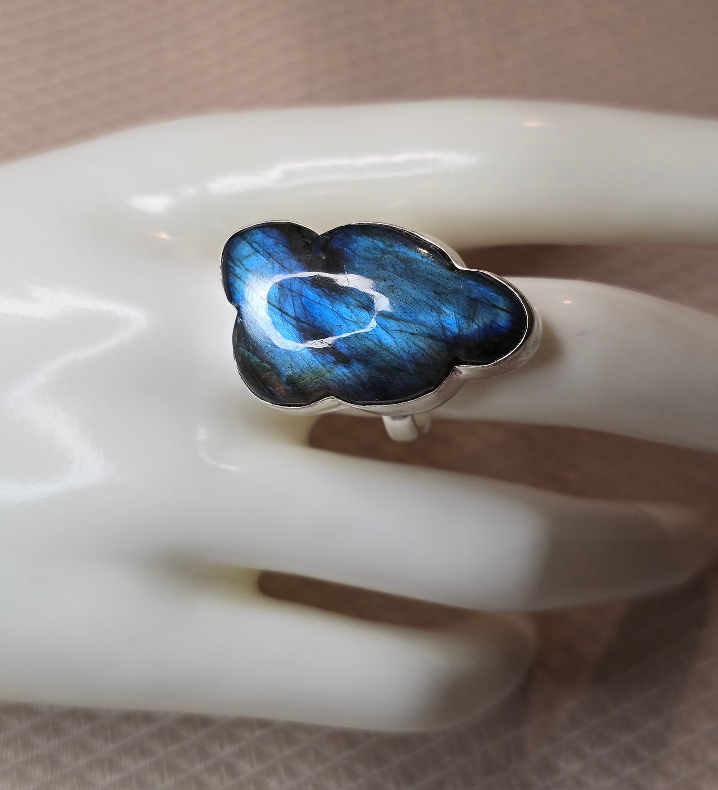 Moln av Intuition – Labradoritring (Justerbar)