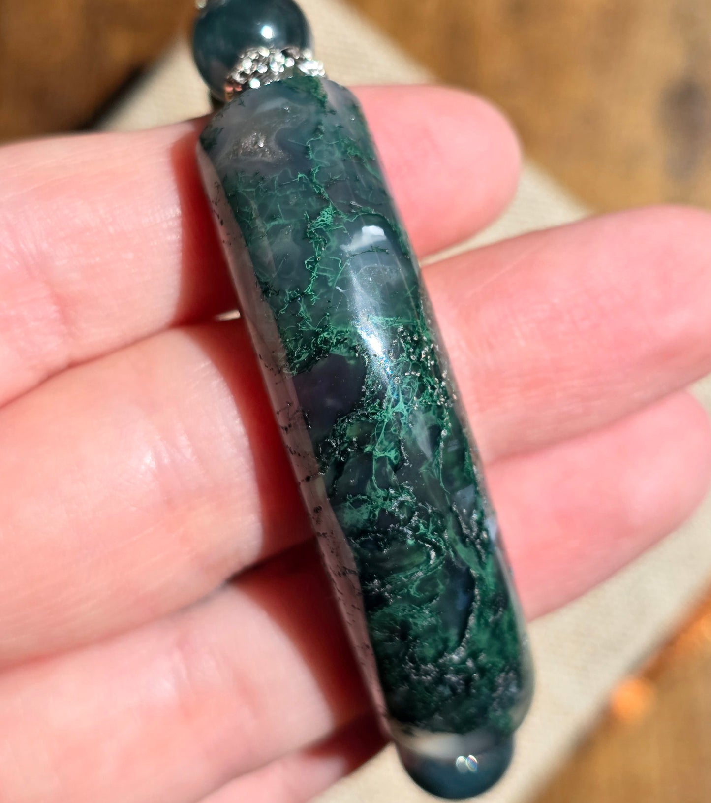 Half Bangle – Mossagat med fjäril i labradorit