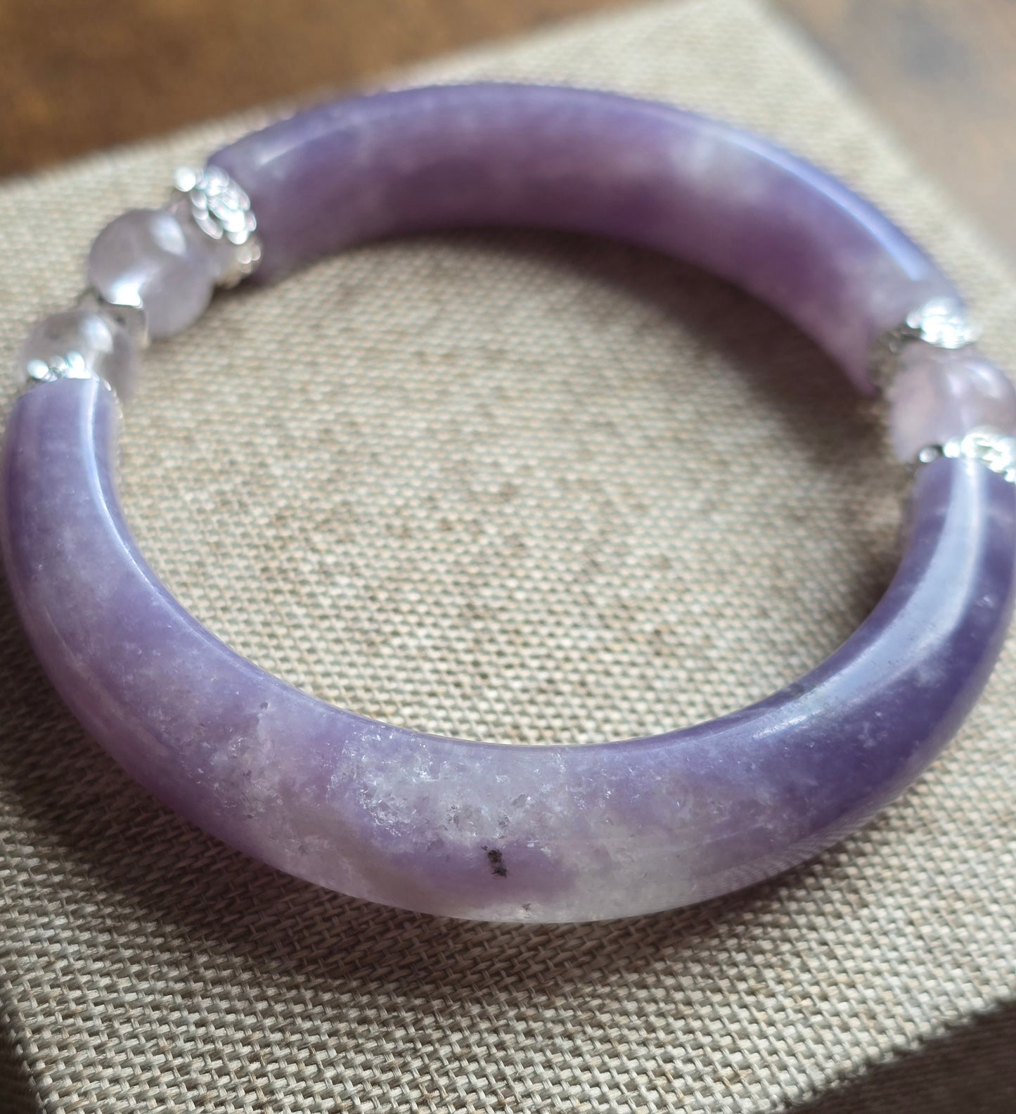 Half Bangle – Lepidolit med klar kvarts