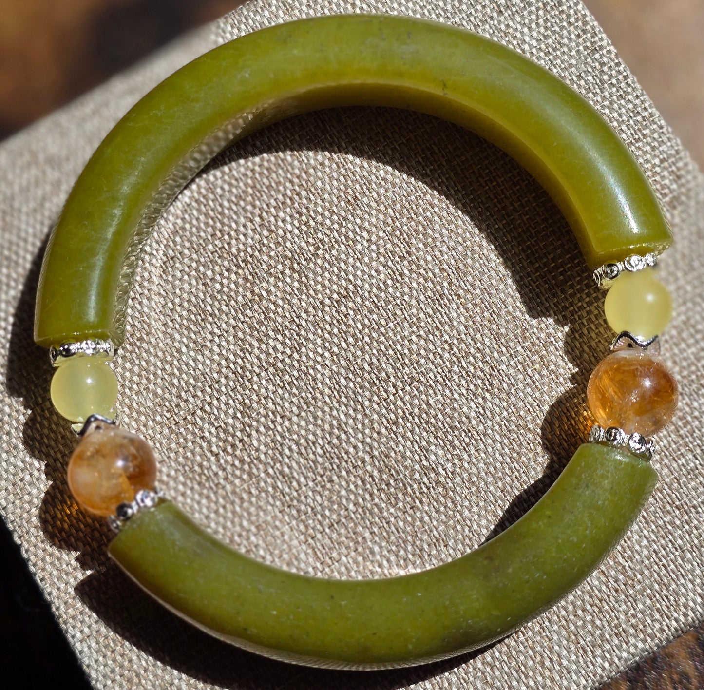 Half Bangle – Limegrön Serpentin Jade / New Jade
