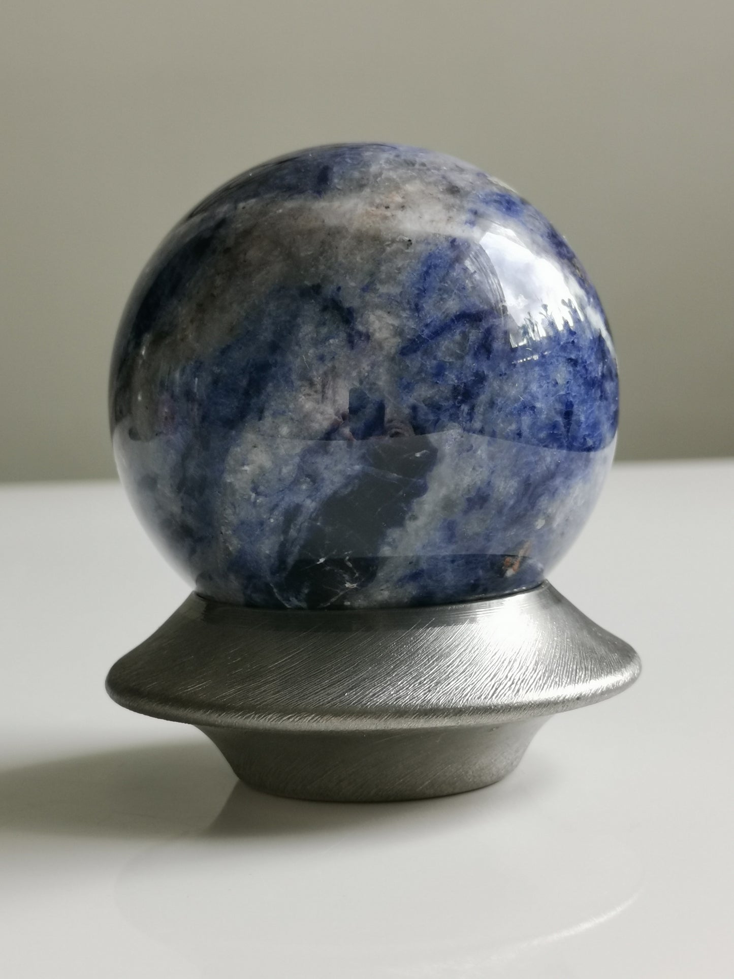 Sodalit Klot – Klarhet & Inre Sanning (7,2 cm)