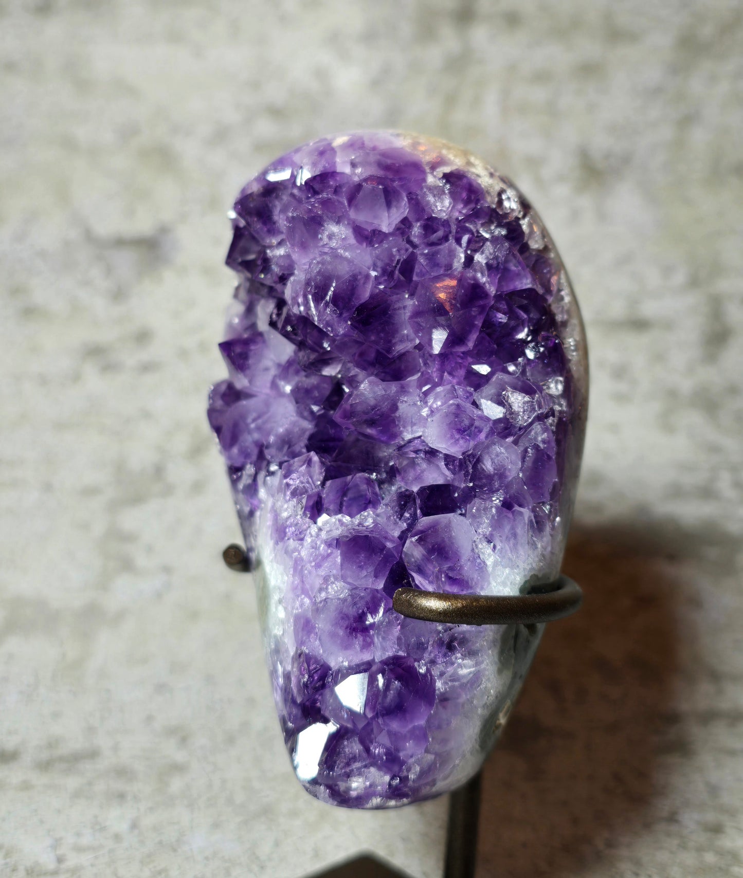 Ametist, kluster på stativ 2A