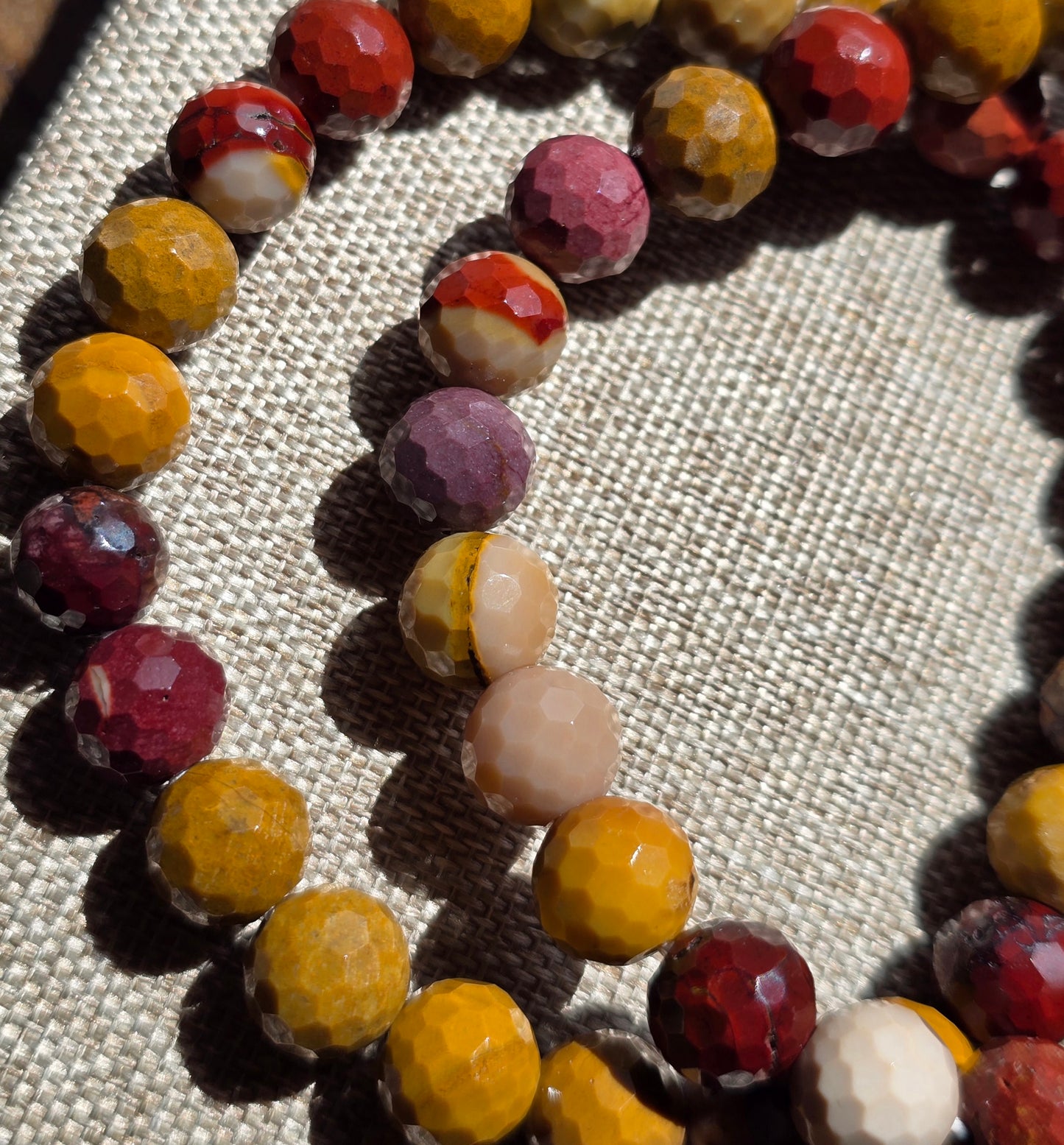 Facetterat armband – Mookait / Mookaite Jaspis