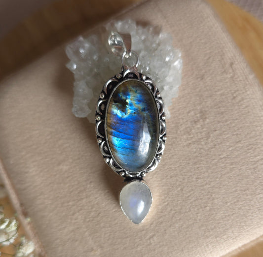 Labradorit & Månsten – Silverpläterat hänge “Norrskenets Droppar”