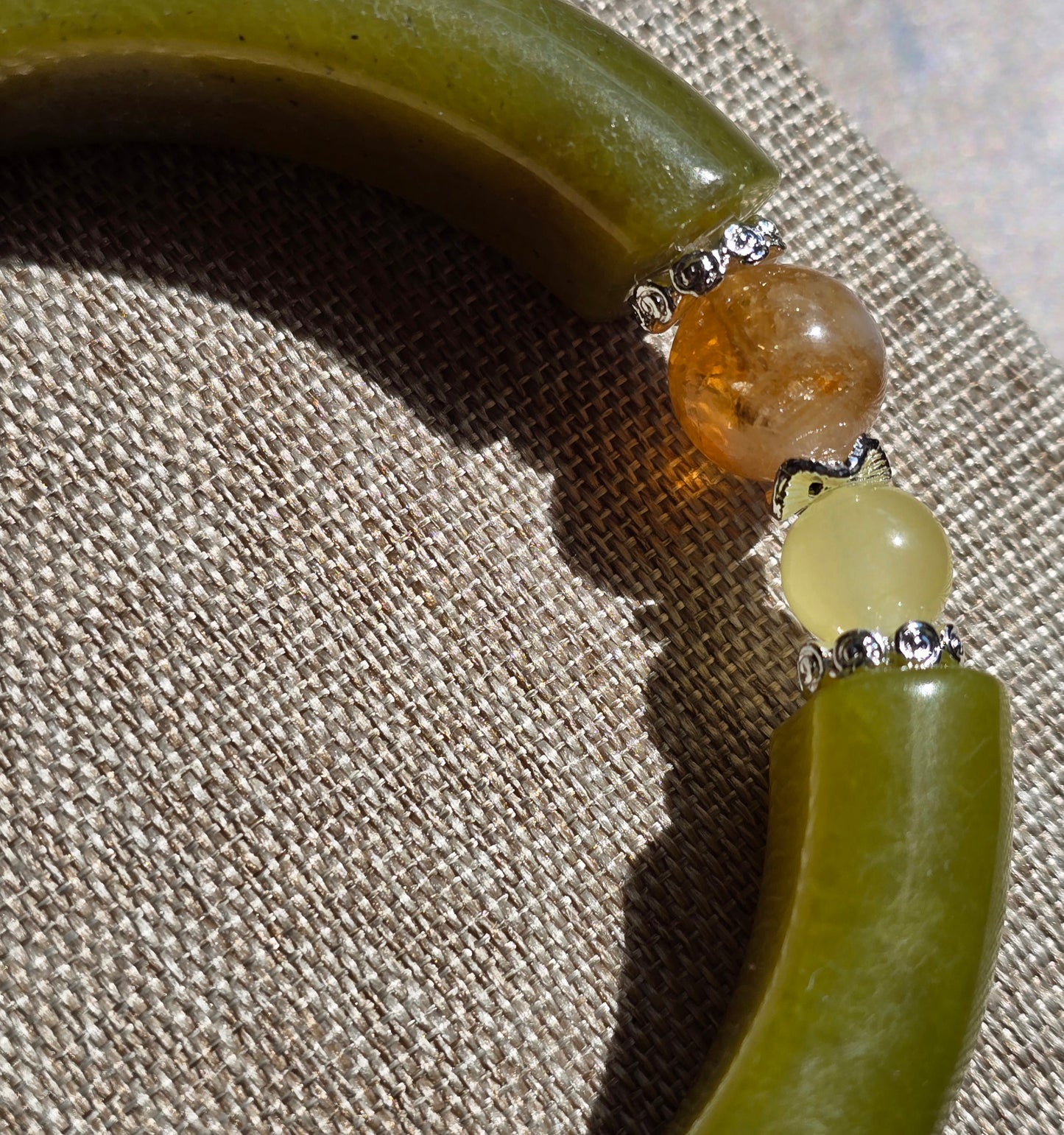 Half Bangle – Limegrön Serpentin Jade / New Jade