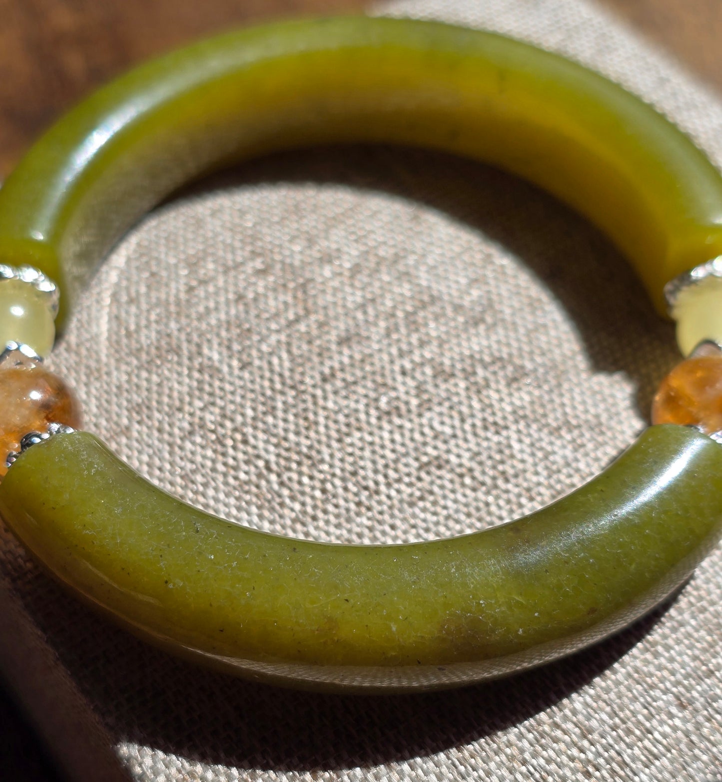 Half Bangle – Limegrön Serpentin Jade / New Jade