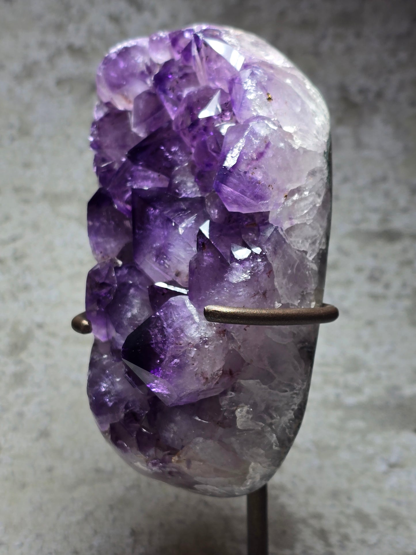 Ametist, kluster på stativ 3A