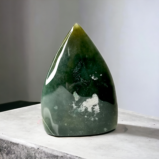 Grön Jaspis Friform – Stabilitet och Jordning