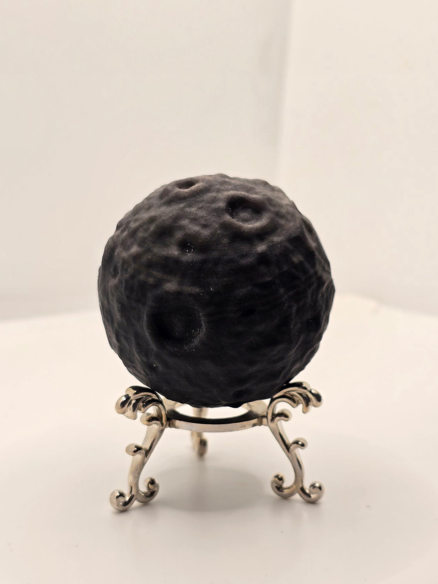 Silver Sheen Obsidian Måne – Skuggkraft & Kosmisk Klarhet