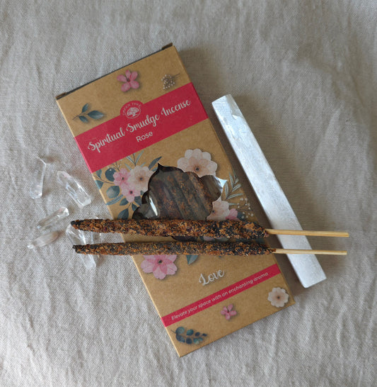 Smudge stickor med rosdoft – naturlig rökelse för kärlek, mjukhet & hjärtenergi