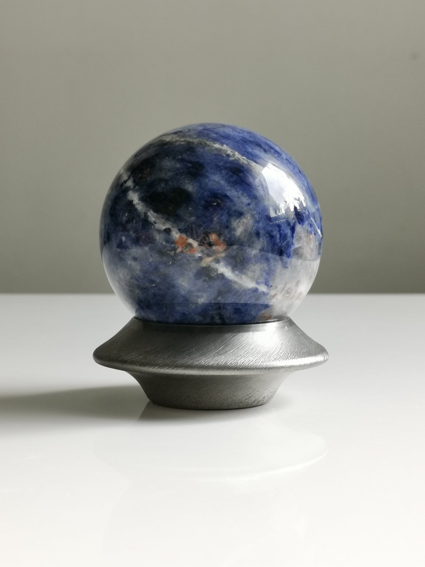 Sodalit Klot – Klarhet & Inre Sanning (7,2 cm)