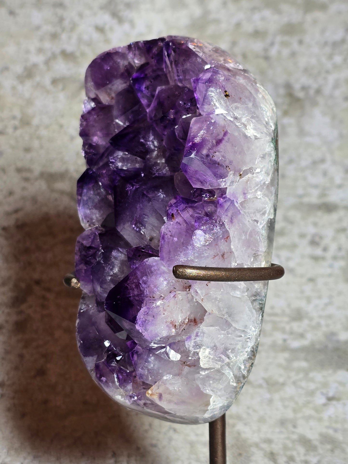 Ametist, kluster på stativ 3A