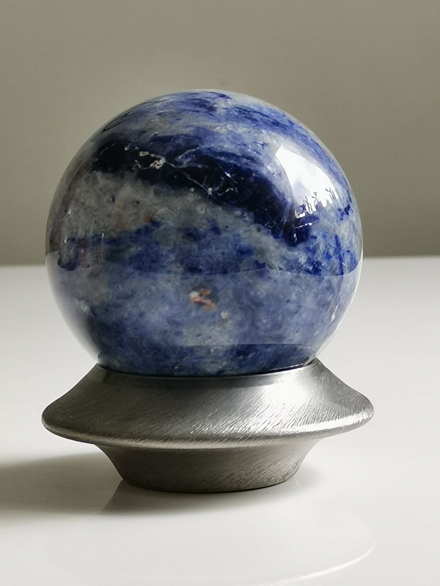 Sodalit Klot – Klarhet & Inre Sanning (7,2 cm)