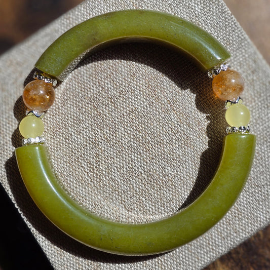 Half Bangle – Limegrön Serpentin Jade / New Jade