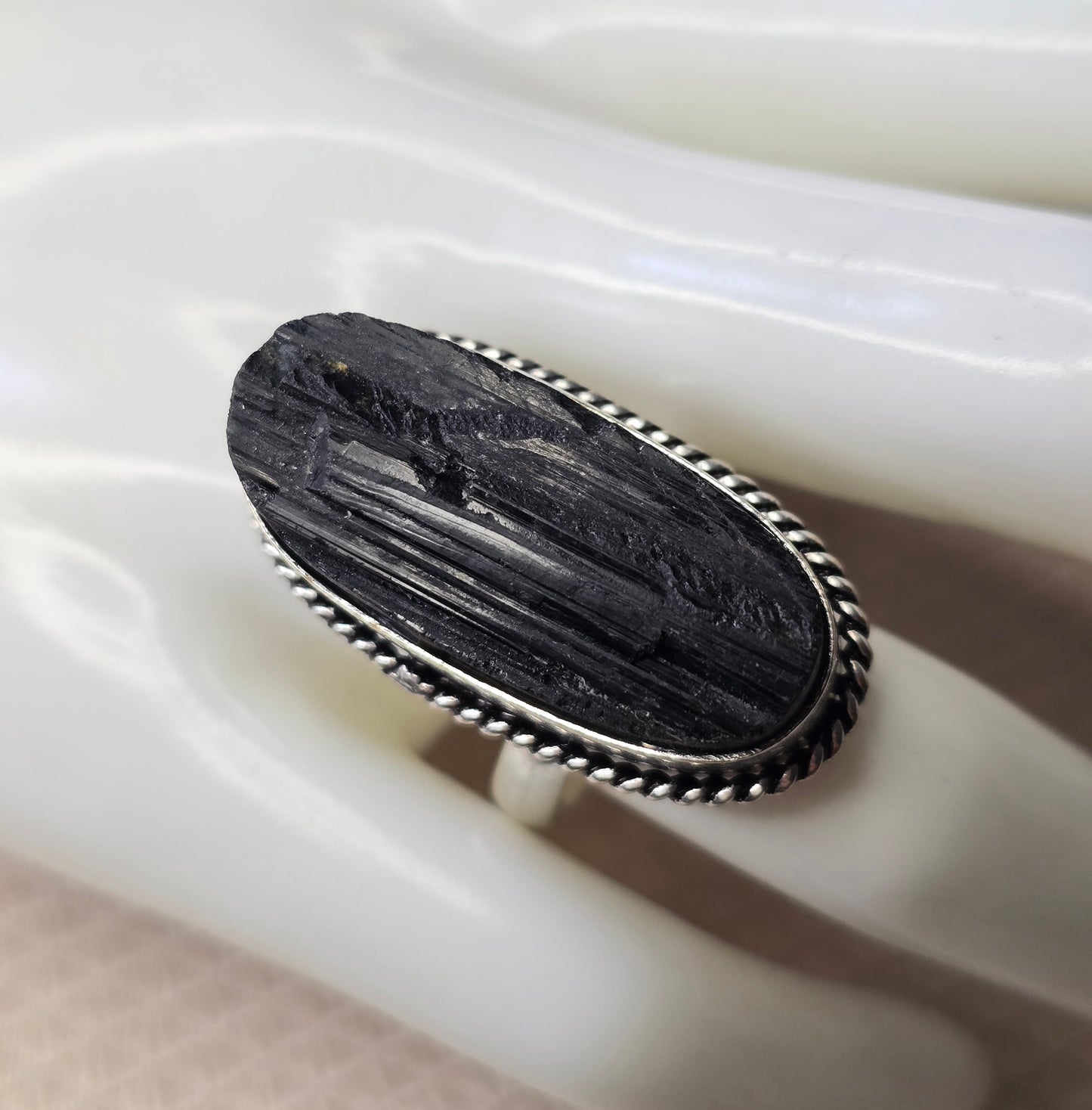 Skuggfästning – Svart Turmalin ring #1