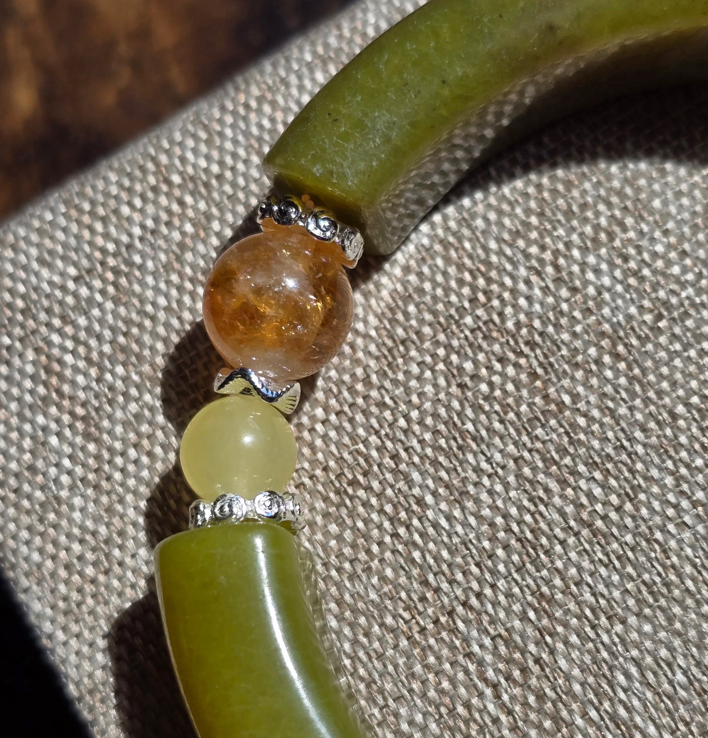 Half Bangle – Limegrön Serpentin Jade / New Jade