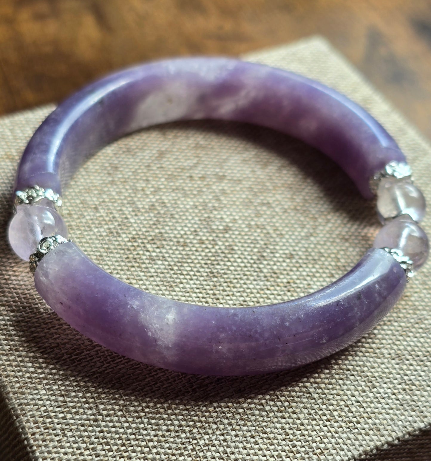 Half Bangle – Lepidolit med klar kvarts