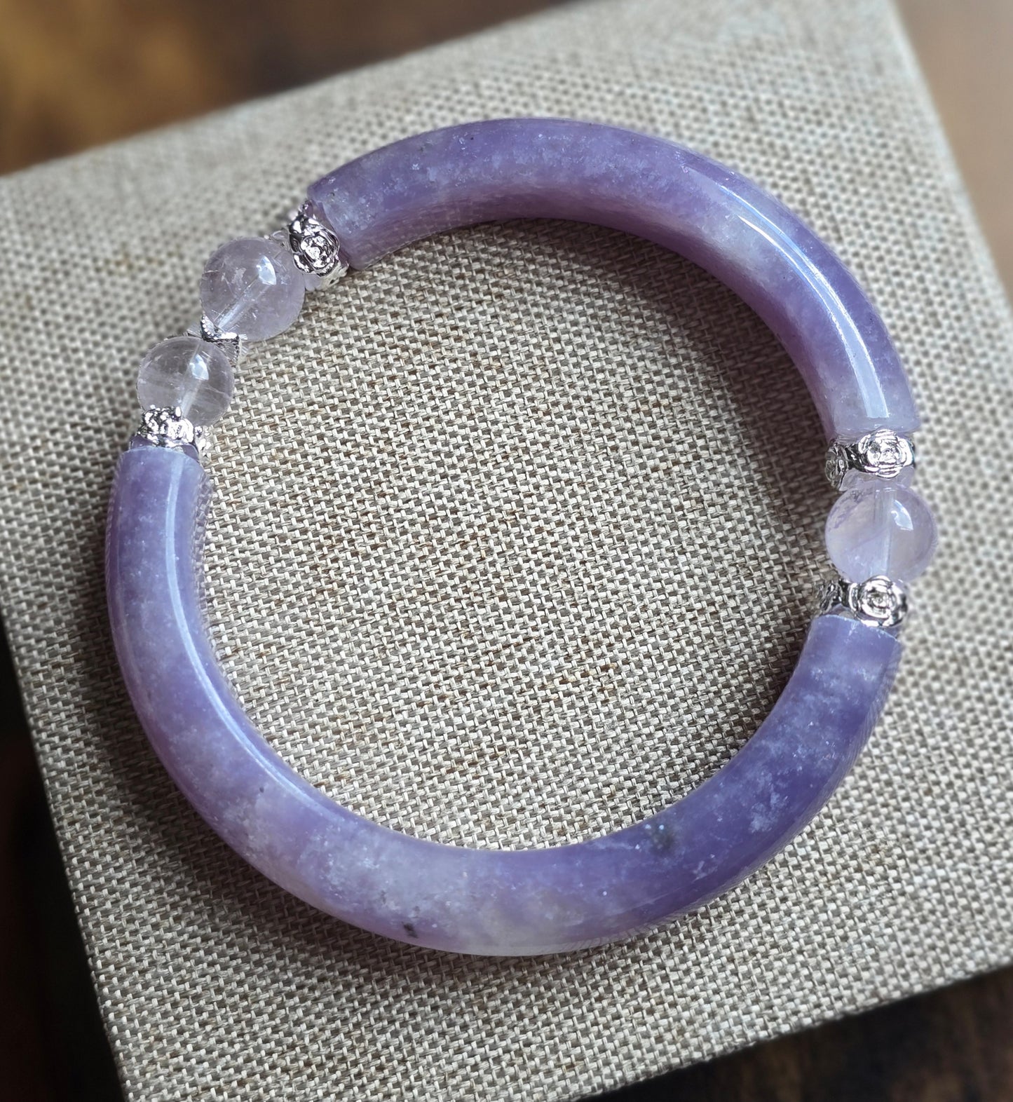 Half Bangle – Lepidolit med klar kvarts