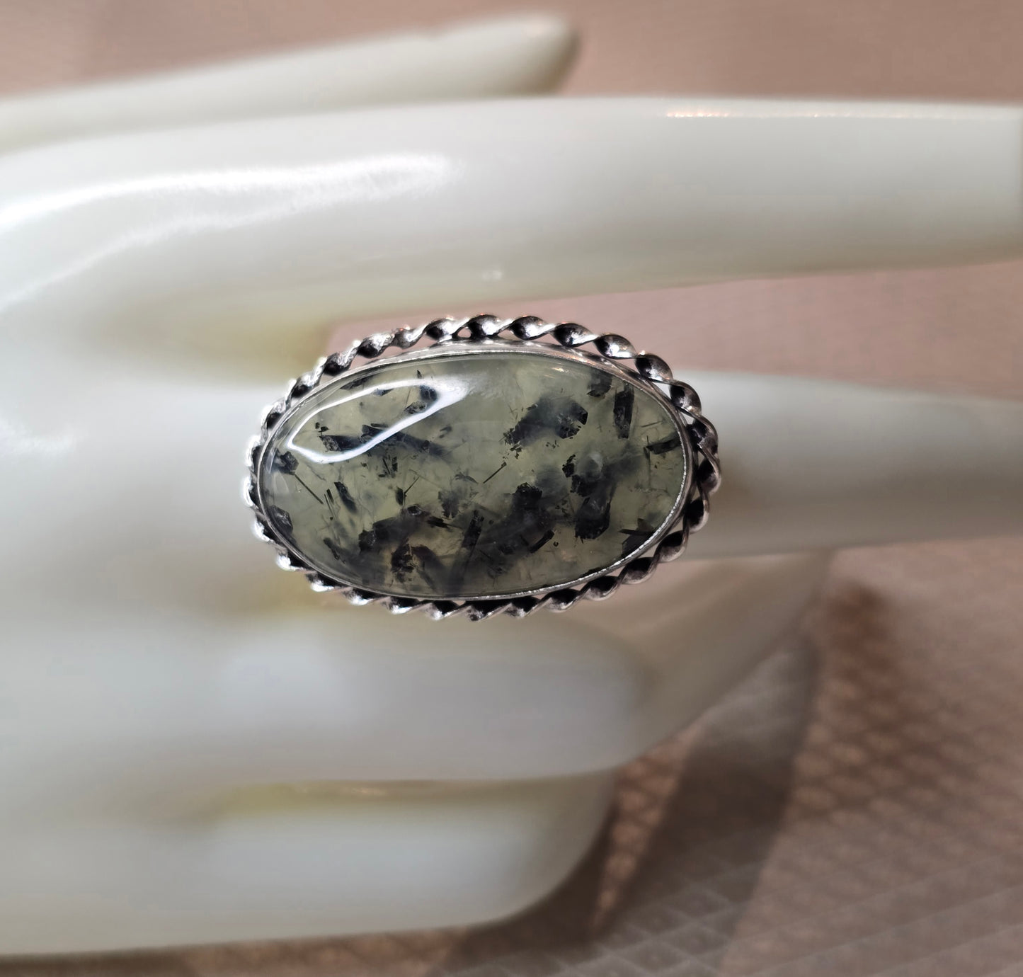 Drömkammaren – Prehnit Ring (Justerbar)