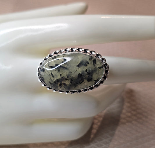 Drömkammaren – Prehnit Ring (Justerbar)