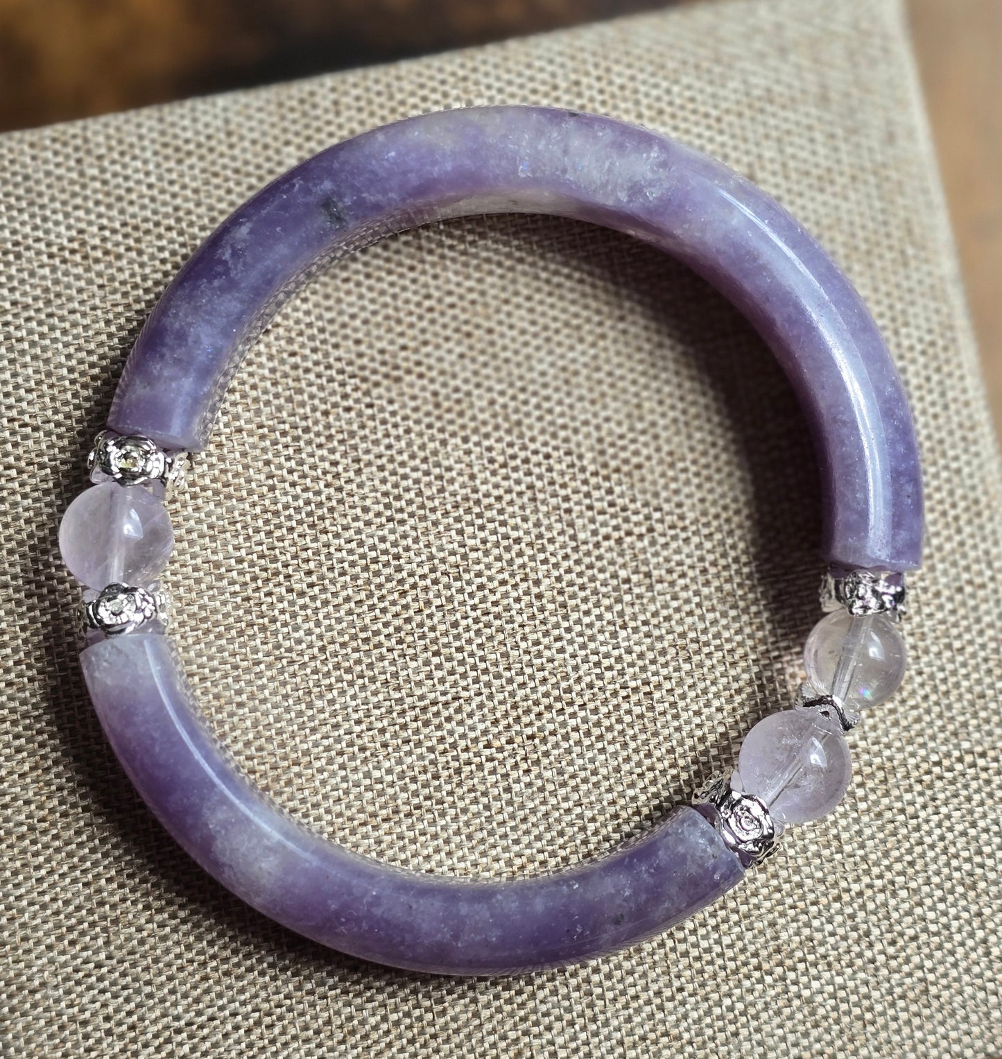 Half Bangle – Lepidolit med klar kvarts