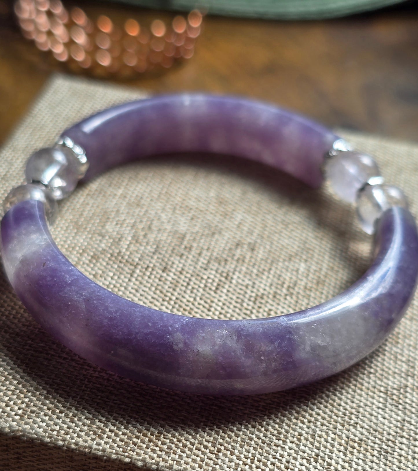 Half Bangle – Lepidolit med bergkristall